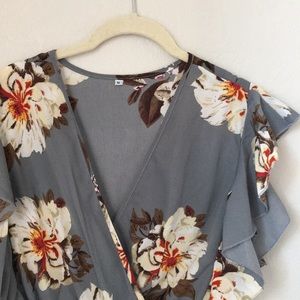 Floral Romper With Ruffles Sz. M